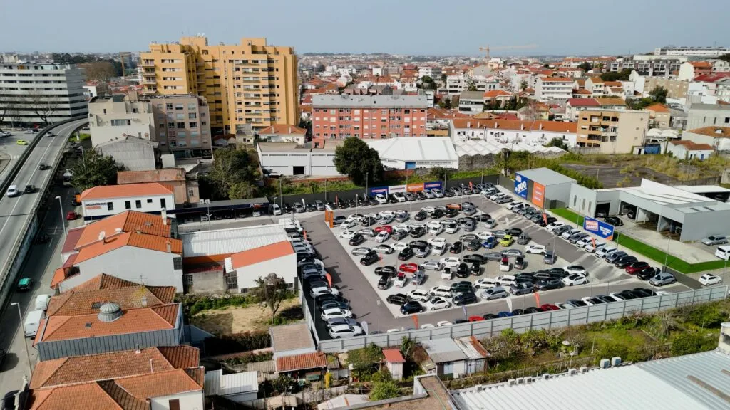 Comprar um carro usado pode poupar quase 2.900 euros e uma mota 1539 euros