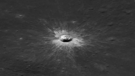 Descubren en la Luna el cráter más grande del sistema solar jamás registrado