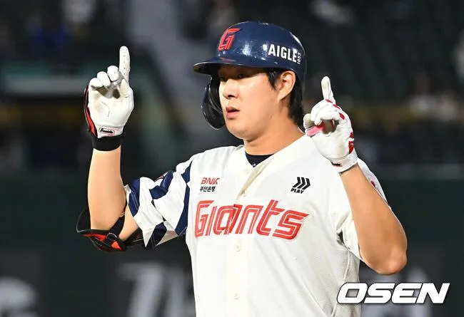 “20~25홈런 충분히 칠 수 있다” 나승엽 향한 튼동의 확신…다만 타격·수비에는 따끔한 주문 [오!쎈 부산]