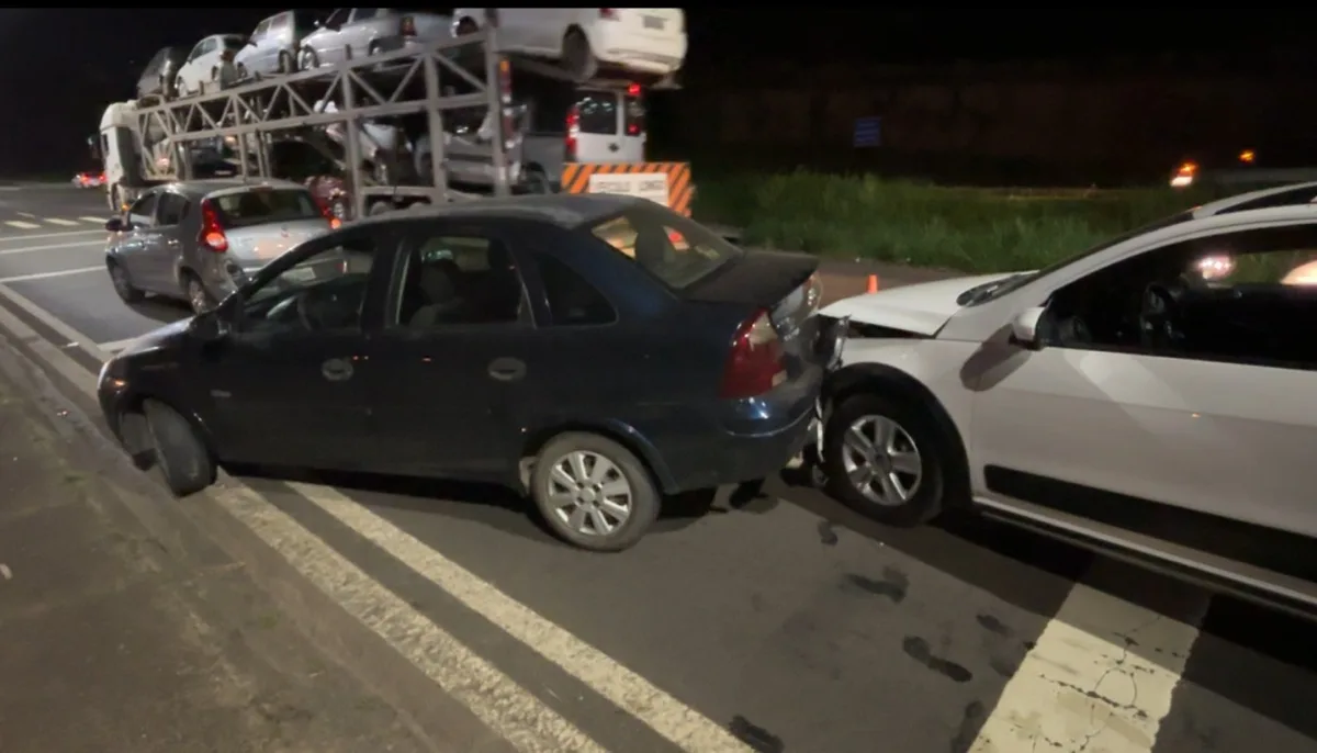 Engavetamento entre sete carros bloqueia parte da Rodovia Geraldo de Barros em Piracicaba; veja