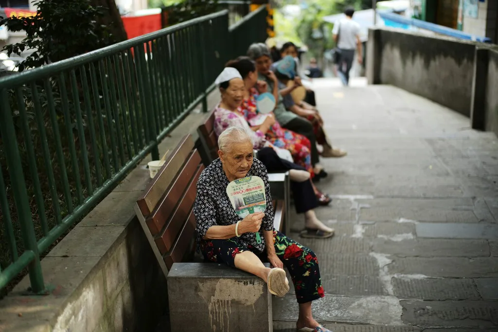 A medida que envejece, una nueva industria está tomando forma en China: el alquiler de "hijos subcontratados"
