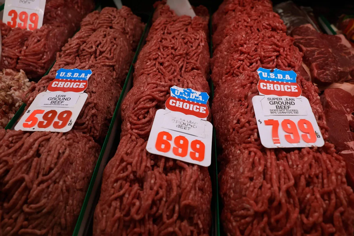 Trump flexibilizará cotas de importação de carne moída por 90 dias