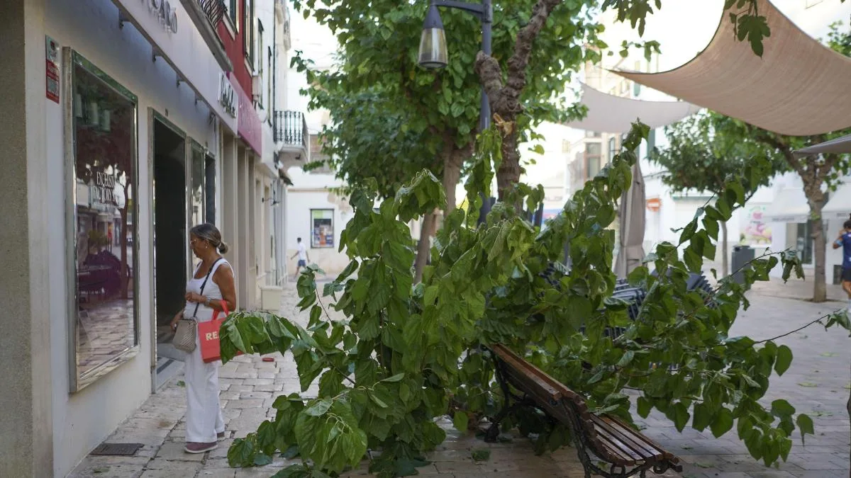 El temporal en Menorca se suma al descenso de temperaturas, entre las imágenes del día
