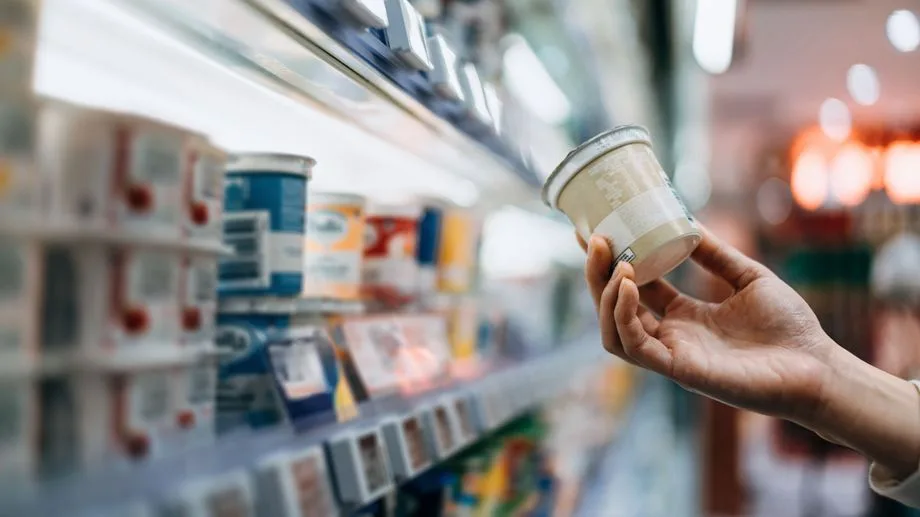 Barres énergétiques, boissons lactées : Foodwatch alerte sur ces aliments protéinés ultra-transformés