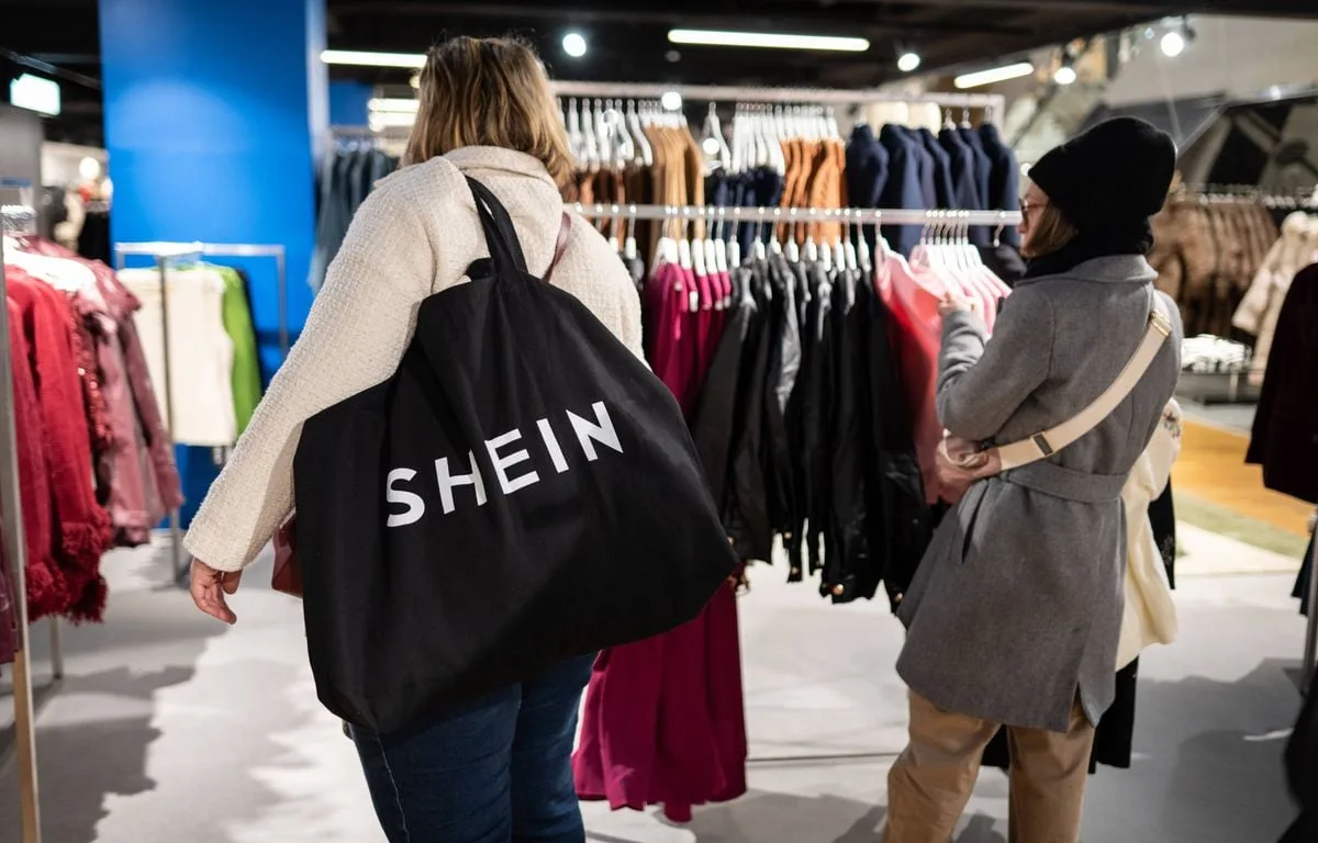 C’est quoi ce malus sur les vêtements d’ultra fast fashion qui entre en vigueur ce mardi ?