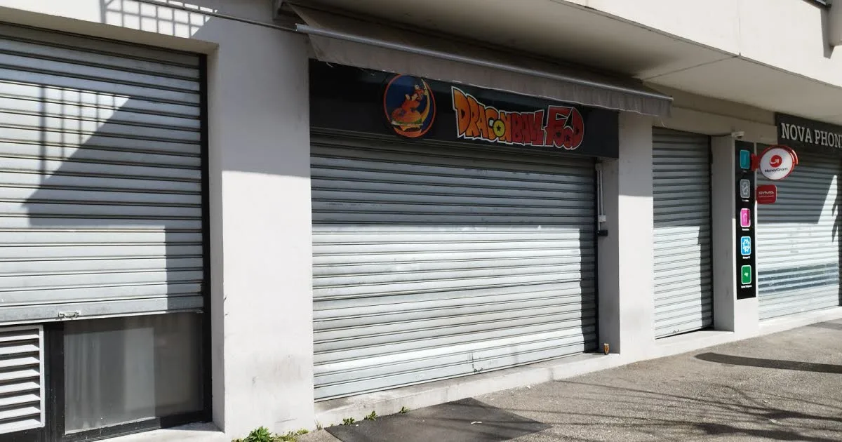 Vaulx-en-Velin. Ils traquaient le blanchiment d’argent dans un fast-food : ils trouvent 3 kilos de cocaïne, 70 000 € et des armes