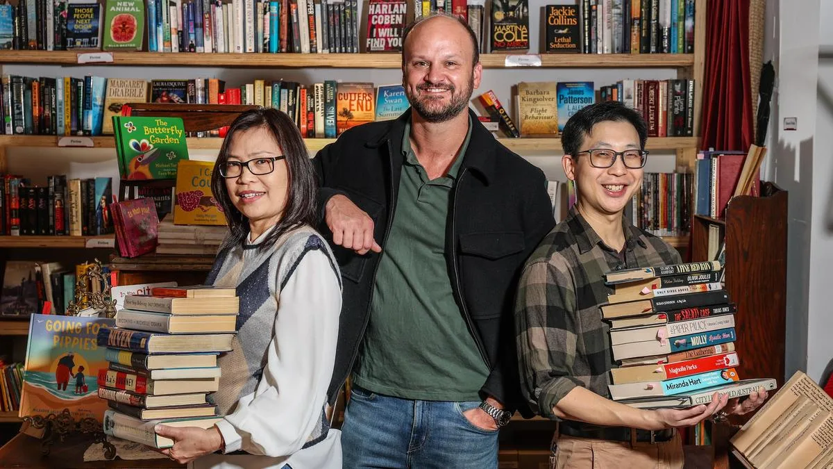 Perth's smallest bookstore gets almost 300 volunteer applications after social media plea blows up