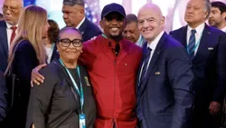 Eto’o mantém a confiança em Infantino: «Devíamos apoiá-lo, ele mudou o futebol»