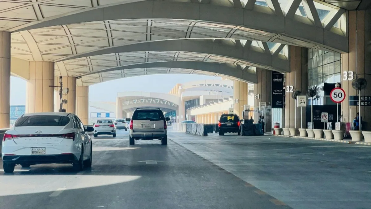 Behörden: Mindestens zwölf Tote und 309 Verletzte bei Angriff auf Flughafen Riad