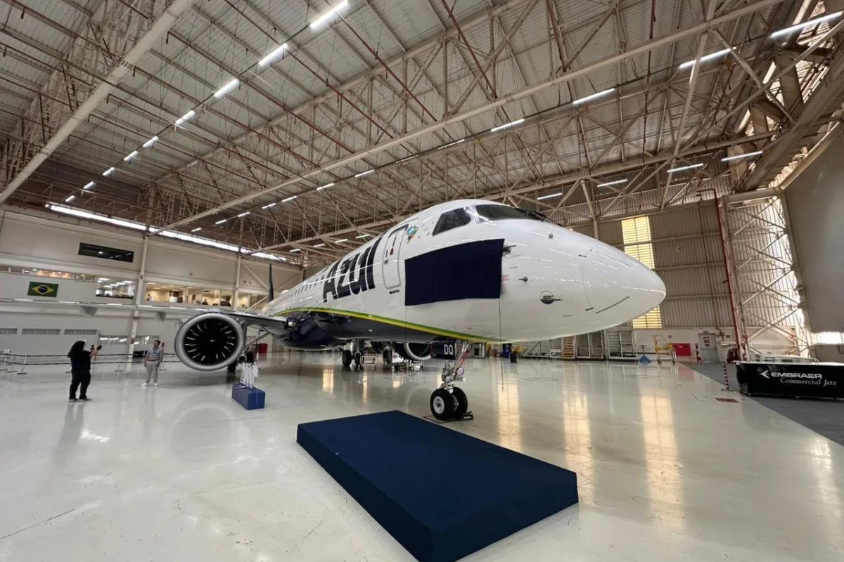 Embraer entrega avião de número 2.000 da família E-Jets, no interior de SP; modelo já levou quase 3 bilhões de passageiros