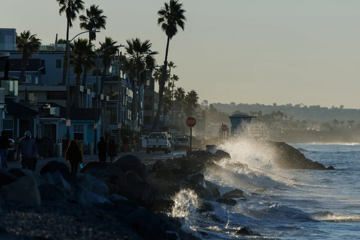 California declaró estado de emergencia por El Niño: estas zonas costeras enfrentan inundaciones, oleaje extremo y erosión
