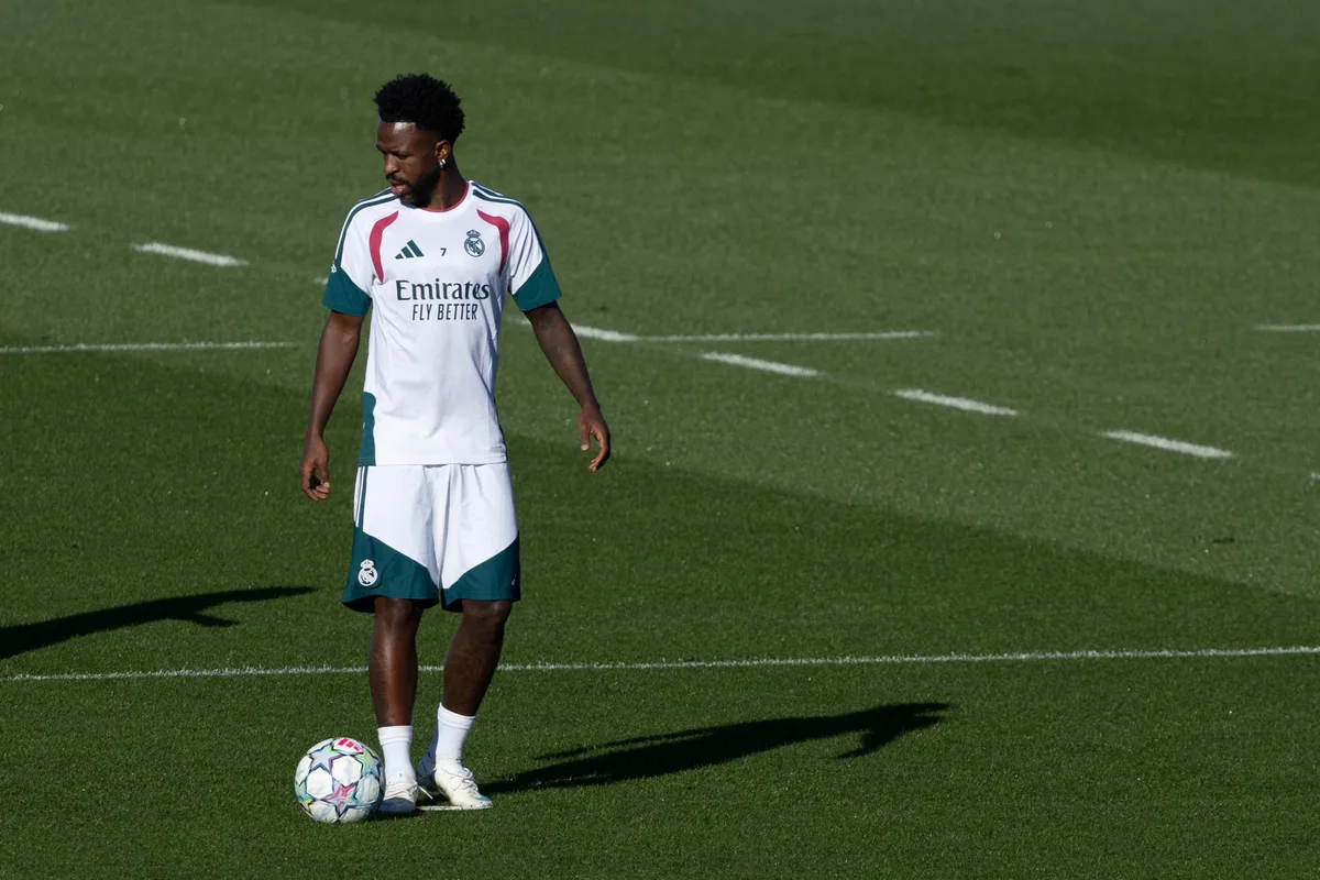 Duro golpe para el Real Madrid: Vinícius no jugará el clásico tras recibir esta sanción