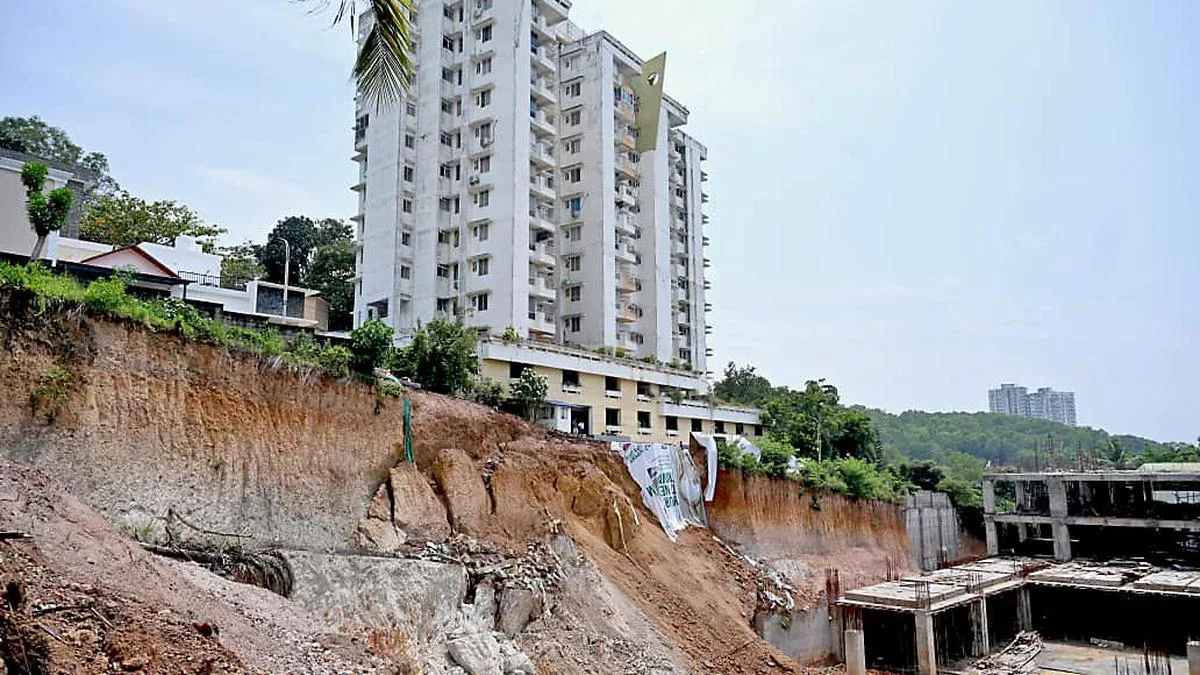 Akkulam earth cave-in: apartment residents relocated