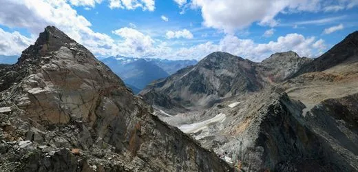 Österreich: Bergsteiger überlebt 100-Meter-Sturz in Tirol