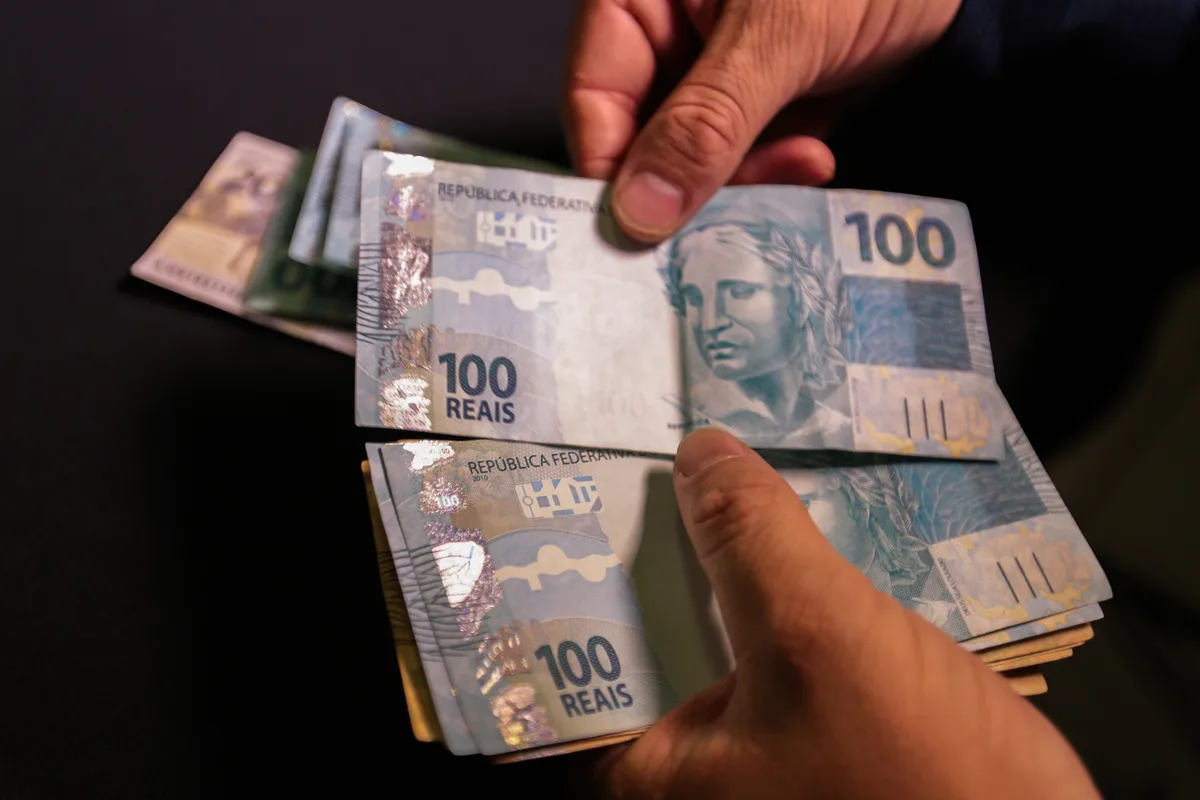 Operador de caixa é suspeito de desviar R$ 32 mil em quase 100 furtos em supermercado de Boa Vista