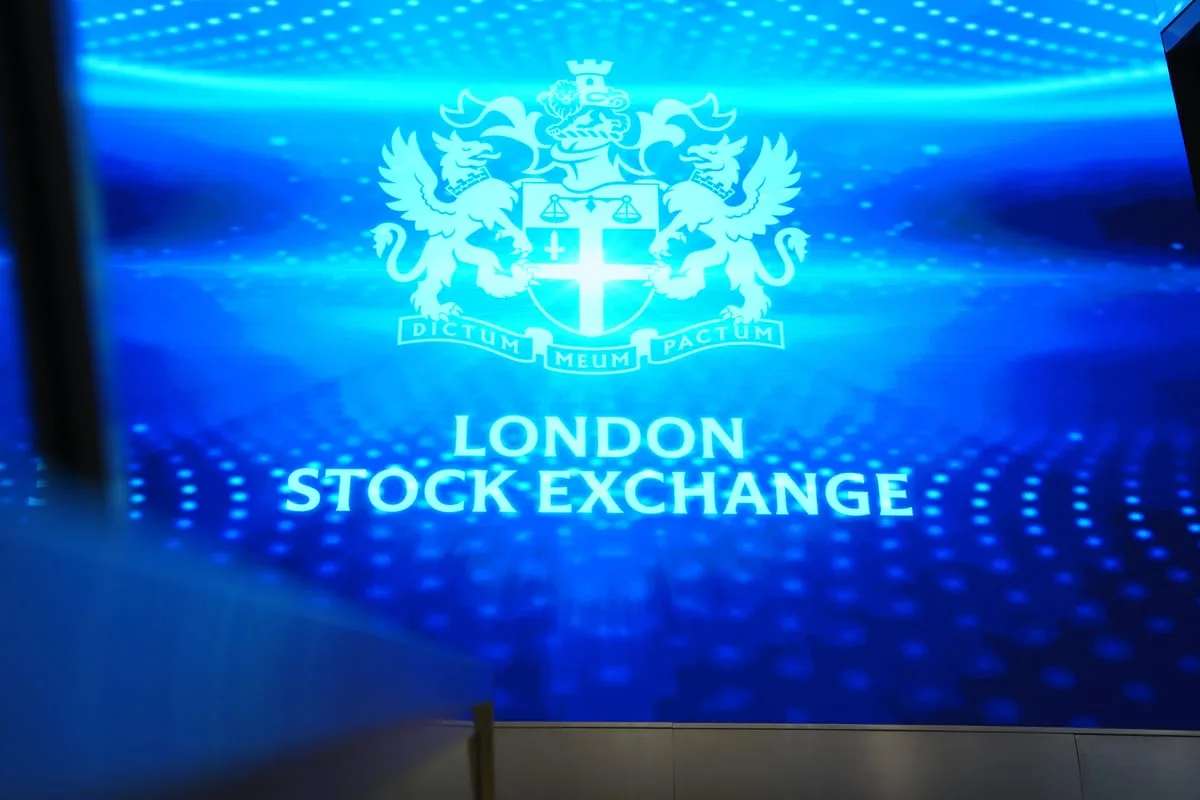 Stocks fall as borrowing costs hit 28-year high