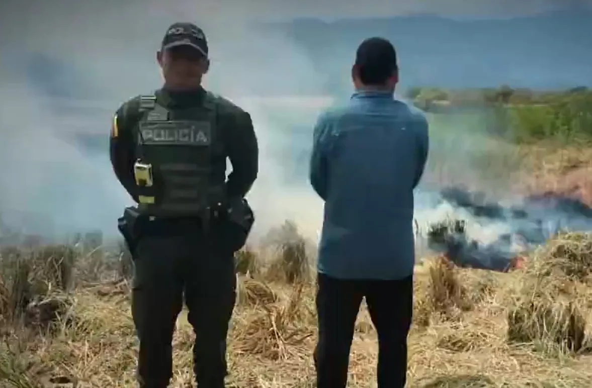 Un hombre que adelantaba quemas agrícolas en medio de la crisis por los incendios en el Huila fue capturado por la Policía: esta es la condena que podría recibir