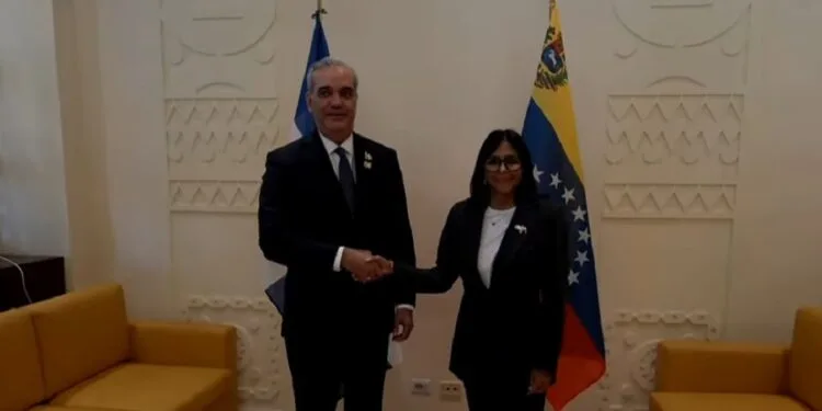 Delcy Rodríguez y Luis Abinader se reúnen en Roma para formalizar el acercamiento bilateral