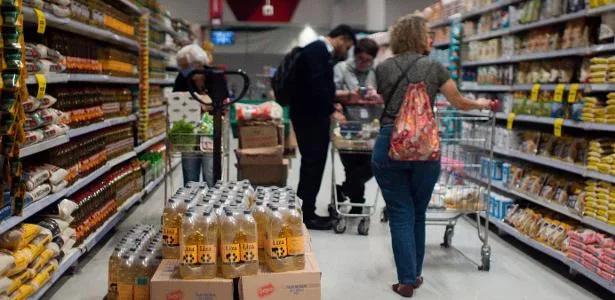 Mercado mantém previsões de inflação e juros, mas vê alta menor do PIB