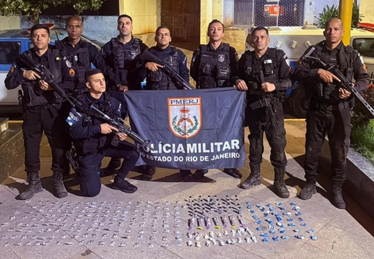 Polícia militar apreende droga escondida em terreno baldio em Santo Antônio de Pádua