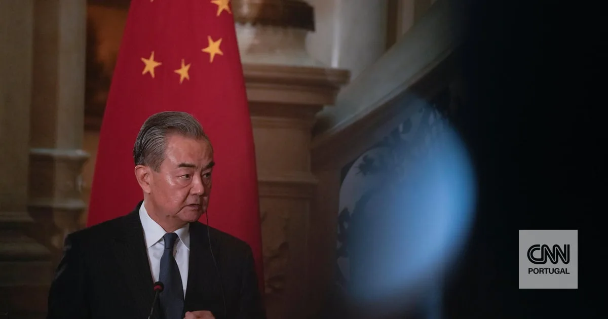 China e Brasil querem "reforçar a comunicação estratégica" e "aprofundar a cooperação" num cenário internacional de tensão