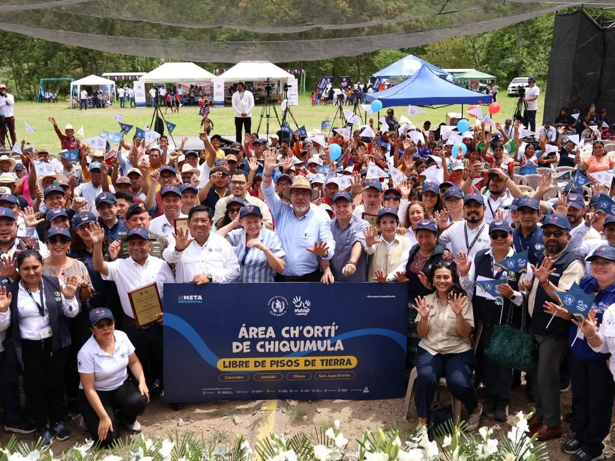 El presidente Arévalo fija la cobertura de Mano a Mano en 114 municipios para finales de 2027 en Guatemala