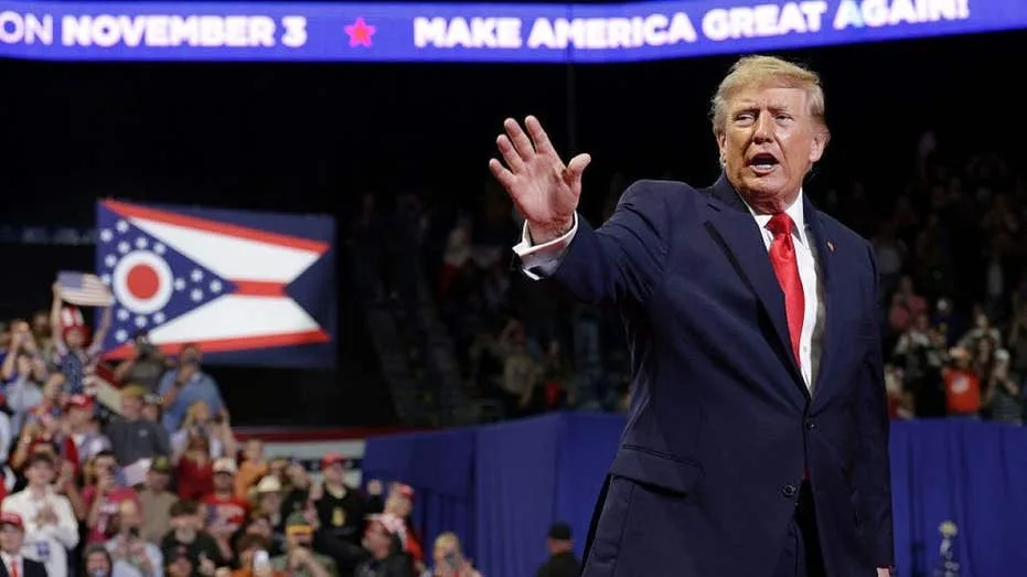 Trump rally crowd chants 'deport' as president rips Ilhan Omar after federal raid