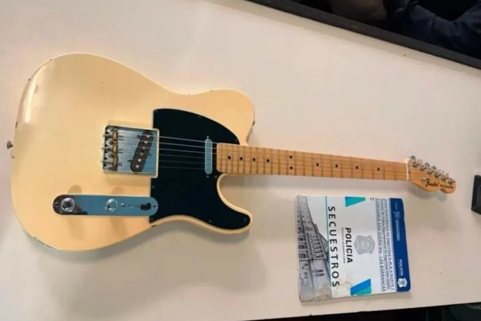 Encontró en redes la guitarra Fender que le habían robado en su casa de San Isidro y pudo recuperarla con una osada actuación