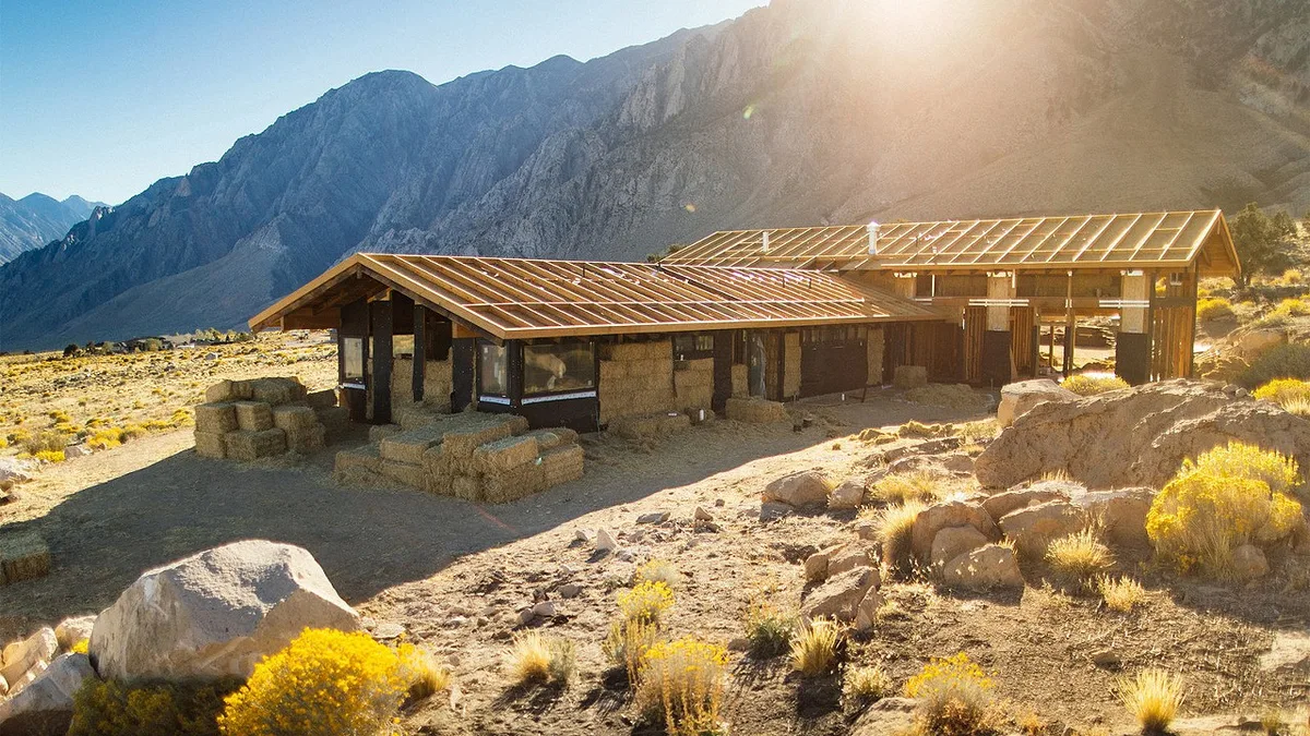 Viver grátis num dos lugares mais bonitos do mundo? Há vagas, mas terá de trabalhar quatro horas por dia