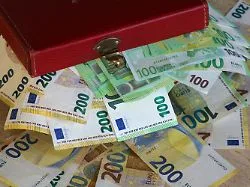Aktien, Anleihen, Gold? : Wohin mit 25.000 Euro im August?