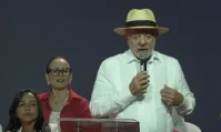 Em Angra, Flávio defende destravar licenças ambientais para liberar resorts