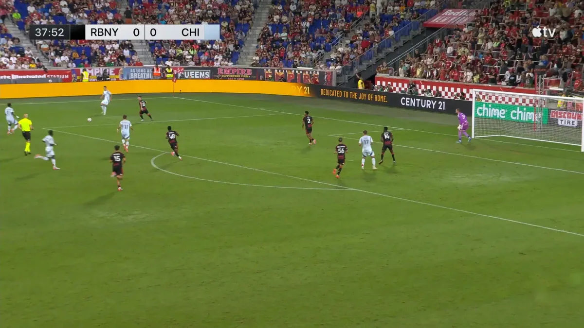 Astro suíço marca um golaço de cobertura para o Chicago Fire FC; veja gol