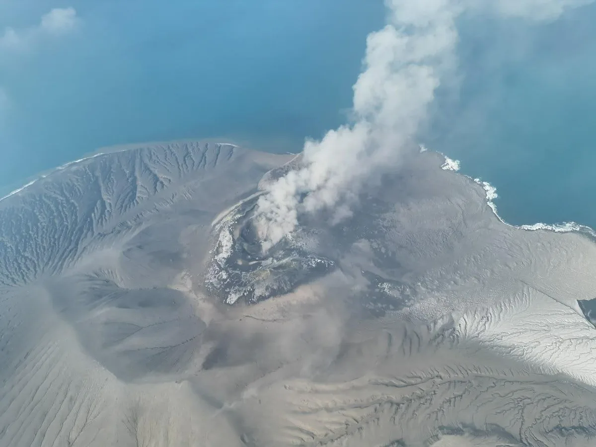 Indonesia cerró ocho aeropuertos en todo el país por la erupción del volcán Anak Krakatoa