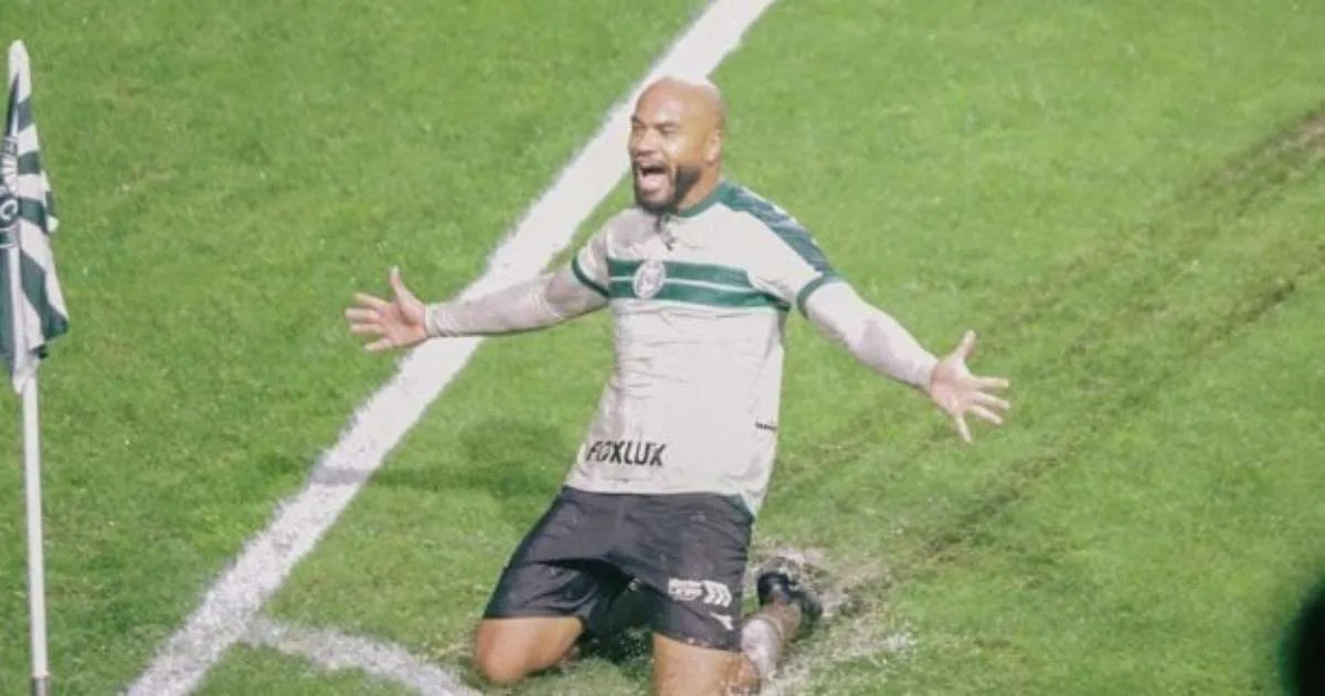 Em clássico eletrizante, Coritiba arranca empate com o Athletico