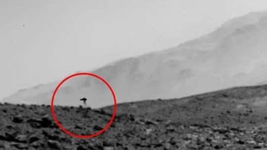 NASA: una misteriosa figura captada por Curiosity en Marte desata teorías sobre alienígenas