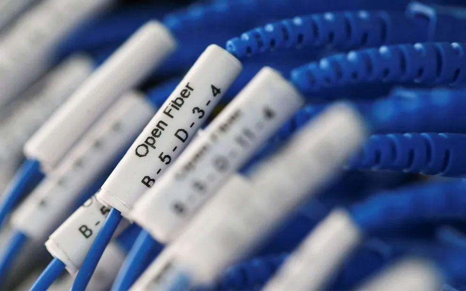 Expansão de fibra para zonas brancas já começou mas Governo alerta que pode demorar anos