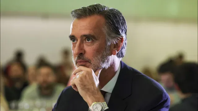 "Brincadeira". Cotrim Figueiredo atribui um livro a cada líder político