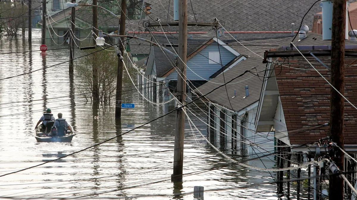 4 diques rotos, 80% bajo el agua y más de 1.300 muertos: el día que el huracán Katrina sumergió a Nueva Orleans