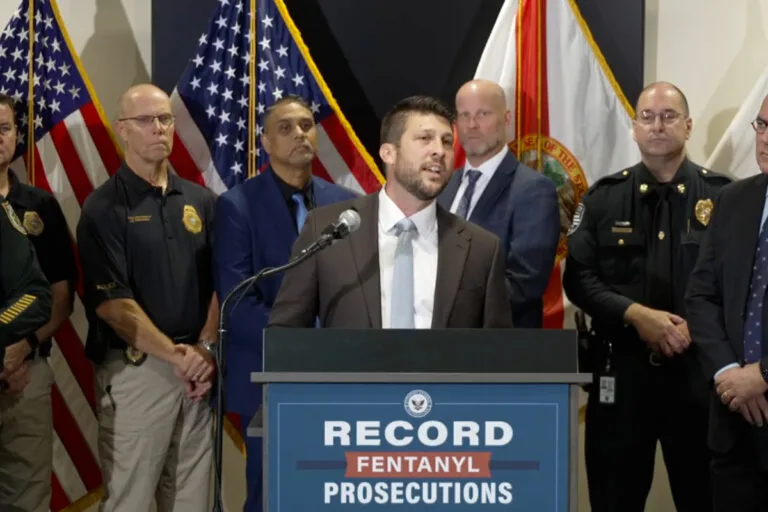 Enviaban drogas desde California hasta Florida: más de 20 personas fueron detenidas