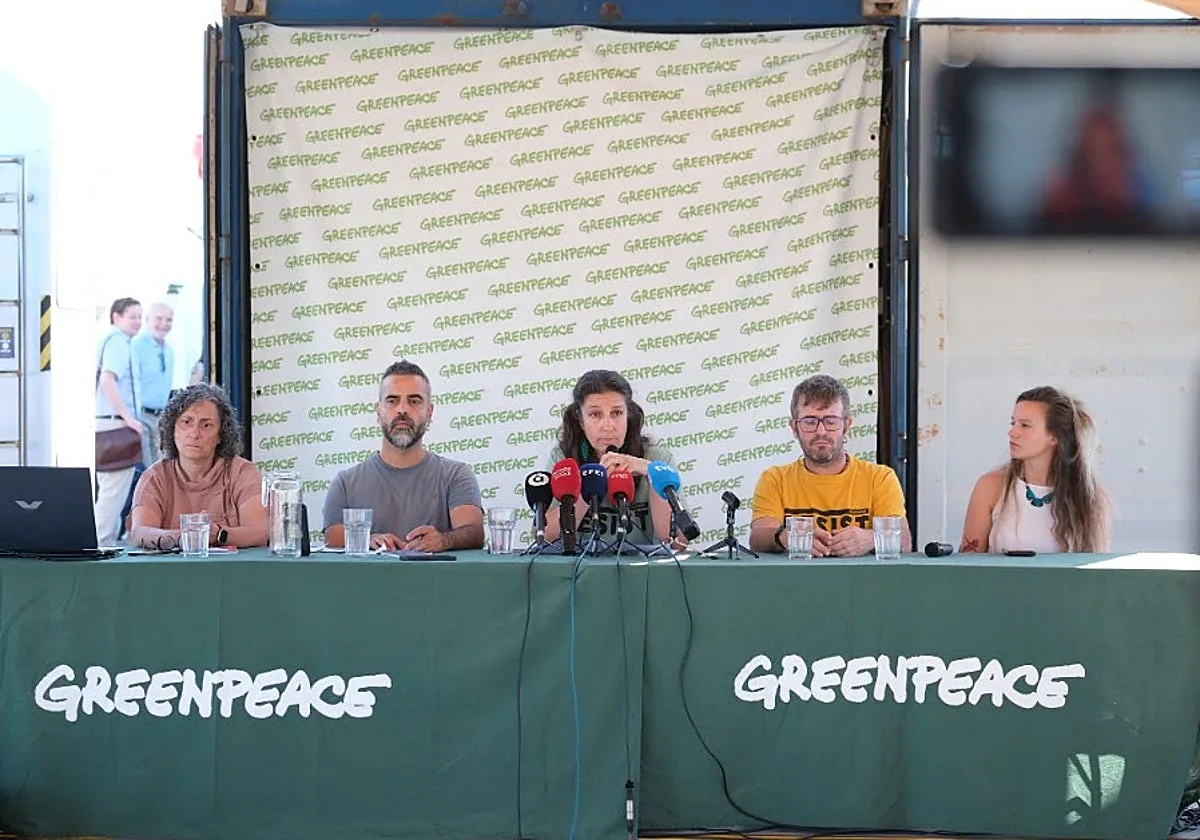 Once activistas de Greenpeace se enfrentan a cinco años de cárcel por una protesta contra un buque de gas en Sagunto