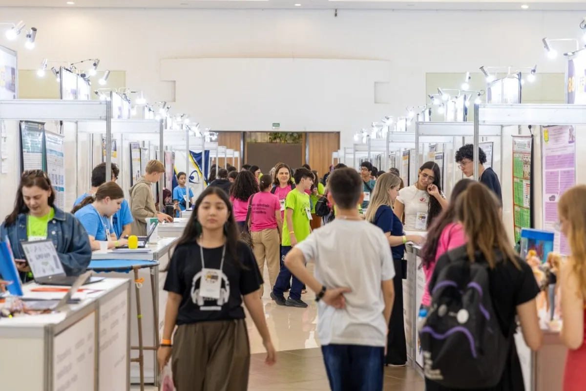 Feira científica de Altas Habilidades leva 200 projetos de alunos paranaenses a Foz do Iguaçu