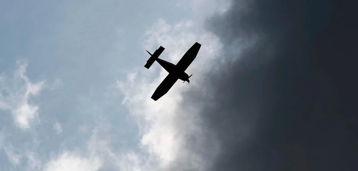 Antrieb fällt plötzlich aus – Flugzeug überschlägt sich bei Notlandung mehrfach