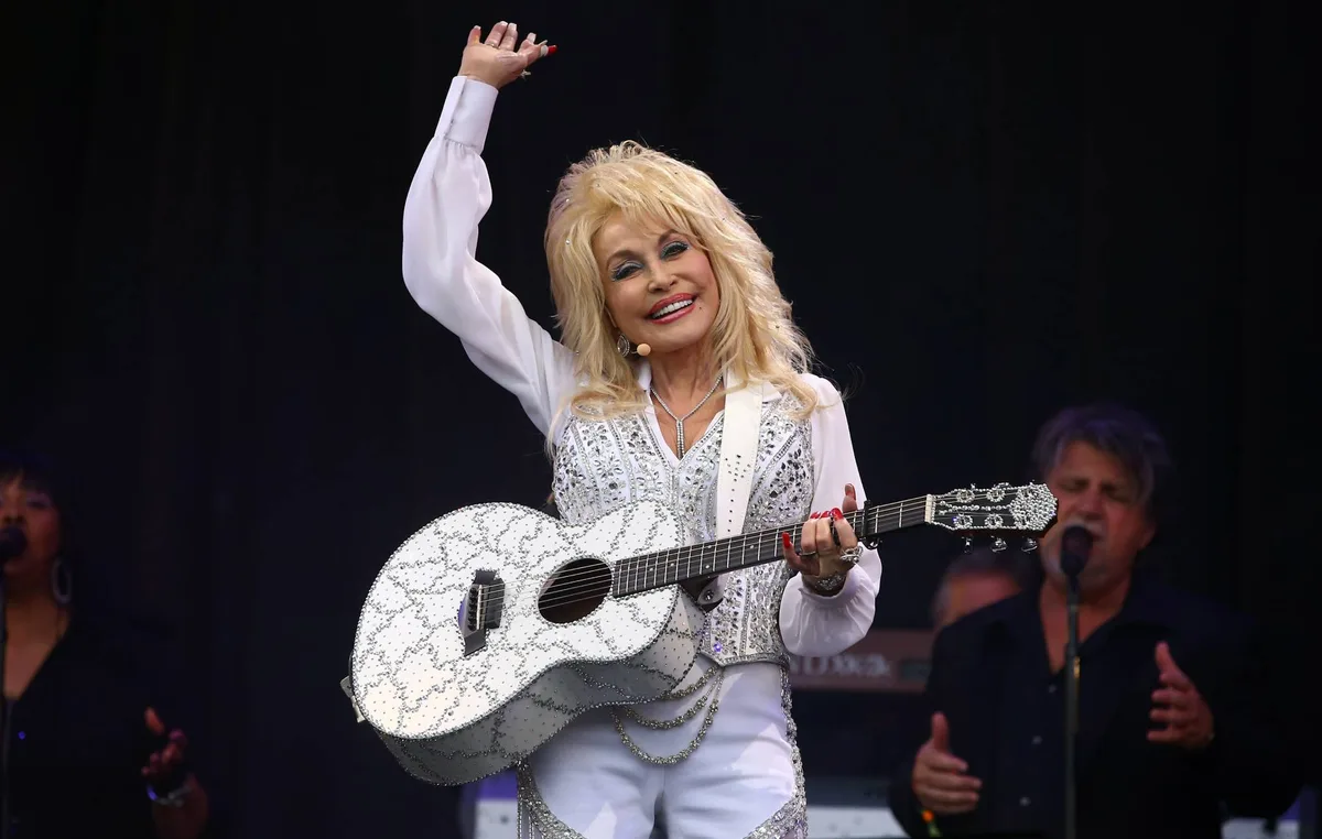 Fans and Emily Eavis remember Dolly Parton’s “biggest ever” Glastonbury 2014 legends slot performance