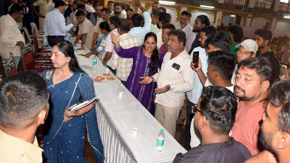 Draw of lots for Dasara Ahara Mela ends in chaos; officials suspend process following protest by applicants