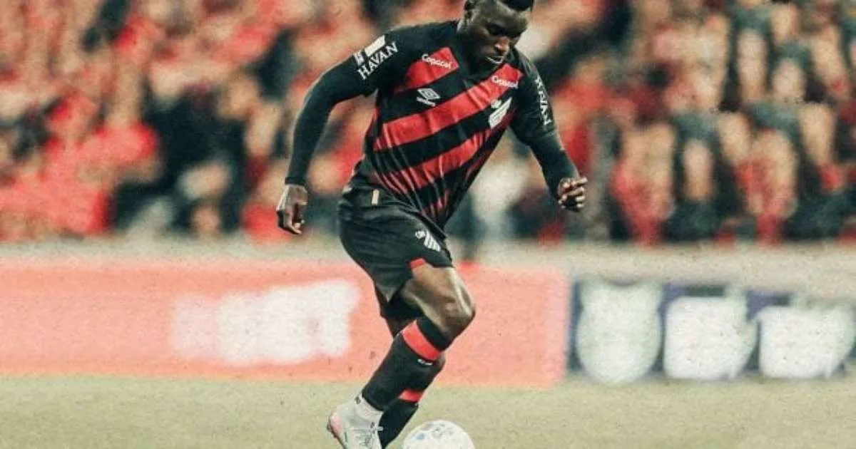 Viveros, do Athletico, registra BO após ser alvo de injúria racial