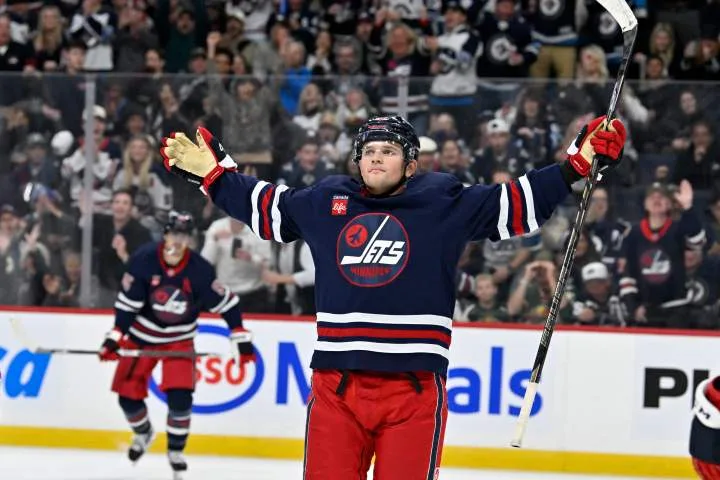Top line carries Winnipeg Jets to 5-2 win over Wild
