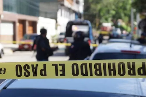 Accidente vehicular deja motociclista muerto en Venustiano Carranza; su acompañante resulta lesionado