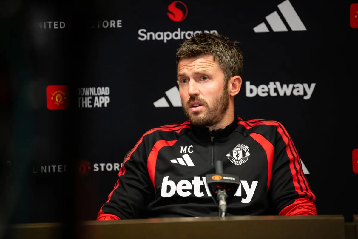 Michael Carrick reveals Manchester United transfer update as deal agreed and more close