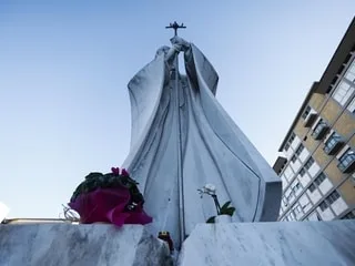 Qu’est-ce que le Gemelli, « l’hôpital des papes » où est opéré le pape Léon XIV ce mardi ?