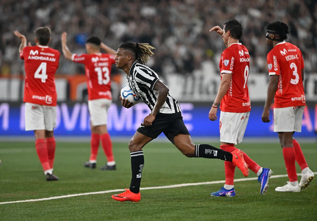 Danilo admite mau momento após eliminação do Botafogo: "Não estou numa boa fase"